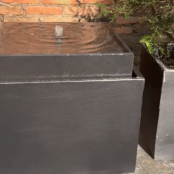 VIDA 60 Anthrazit – Gartenbrunnen modern Naturschiefer Schwarz, Vogeltränke, beleuchteter Wassersprudel, 57 x 57 x 50 cm, 60 kg - Image 14