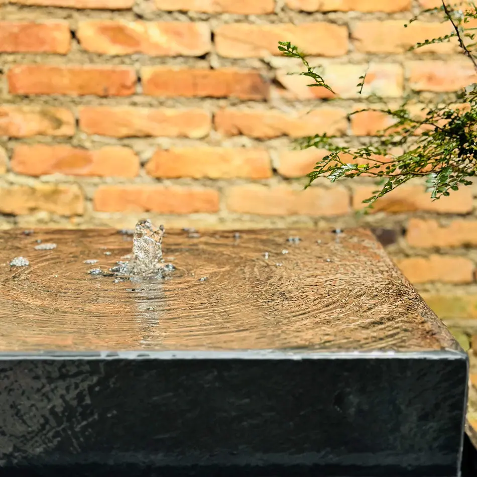 VIDA 60 Anthrazit – Gartenbrunnen modern Naturschiefer Schwarz, Vogeltränke, beleuchteter Wassersprudel, 57 x 57 x 50 cm, 60 kg - Image 17